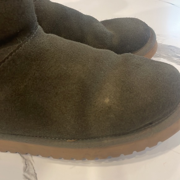 Ugg Koolaburra Boot, Size 7, Olive Green, 2 button closure, Winter boot, warm - Picture 6 of 14